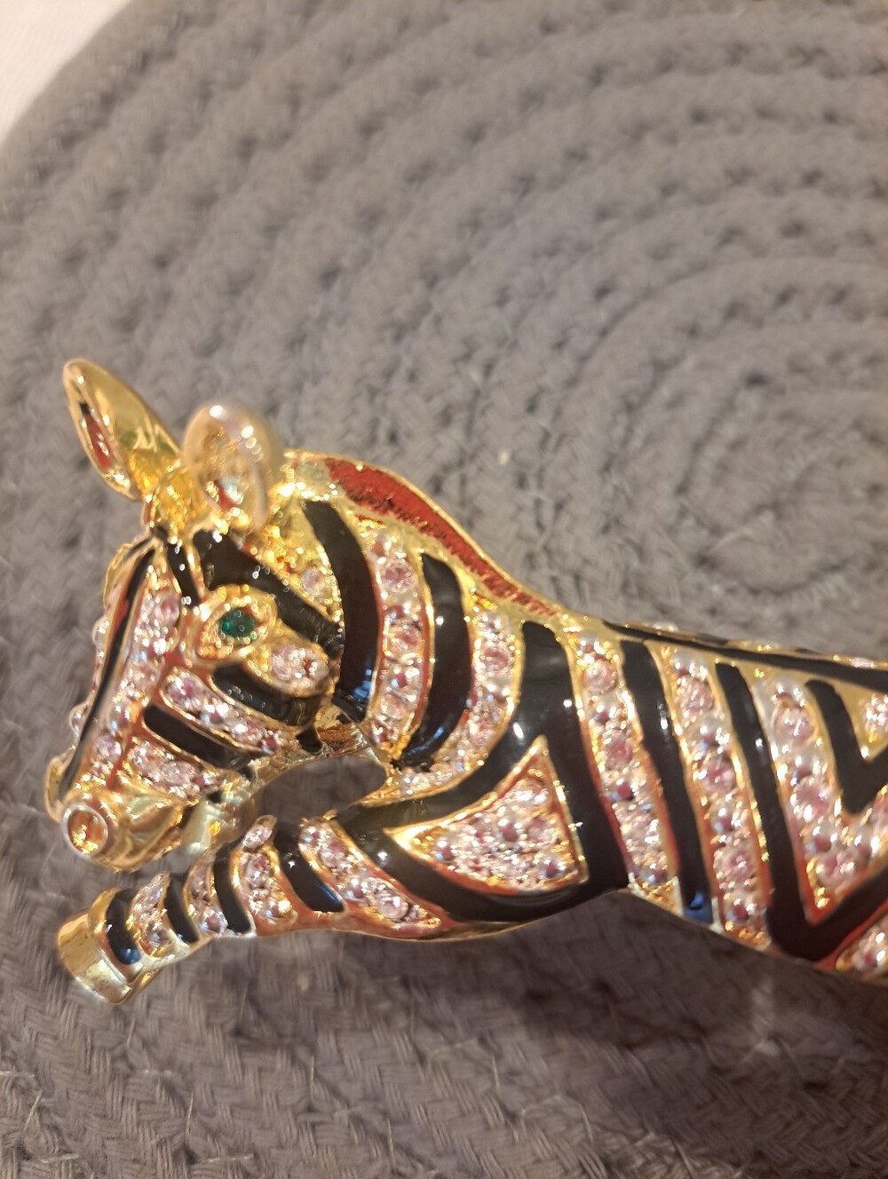 Vtg Joanna Buchanan Zebra Shoulder Brooch Gold Emerald Rhinestones Enamel. New - Picture 2 of 8
